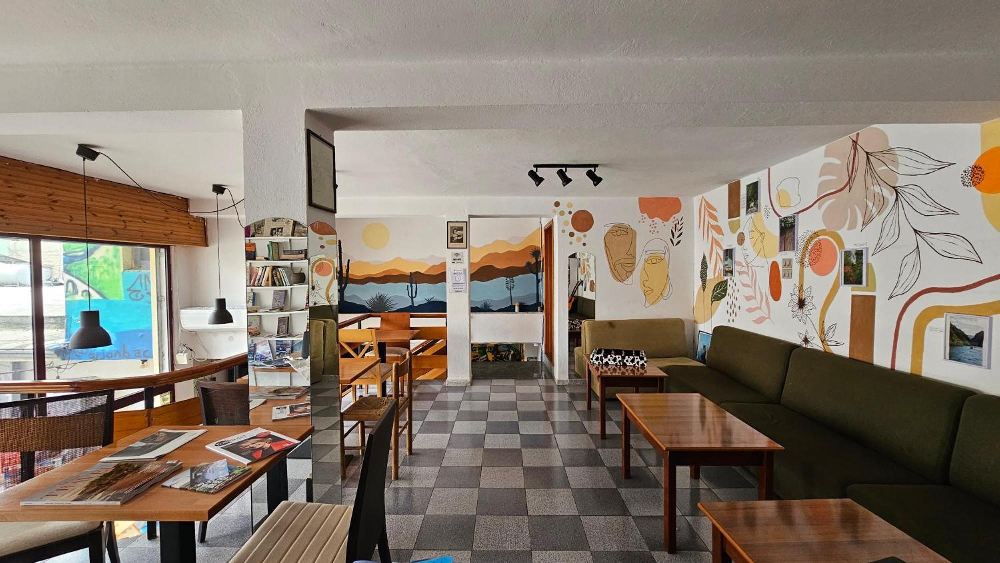 Traveler Hostel Shkoder Exterior photo